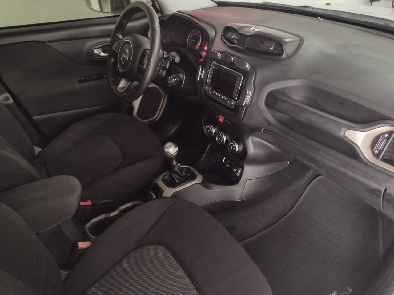 Foto 9 de Renegade 1.8 Sport